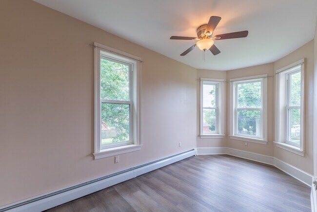Office/Extra Bedroom - 506 Washington St