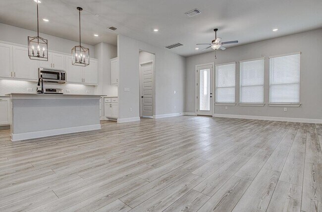 Building Photo - 2903 Sebring Cir