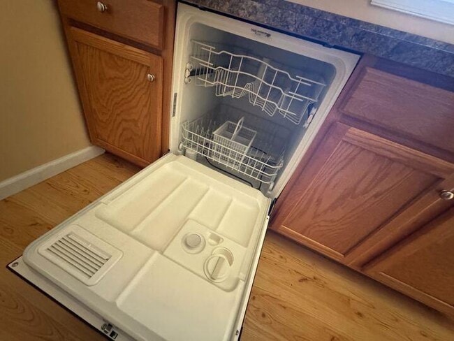 Building Photo - 601 Honeysuckle Ln