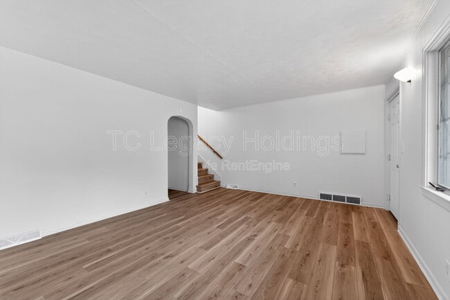 Building Photo - 321 Clark St