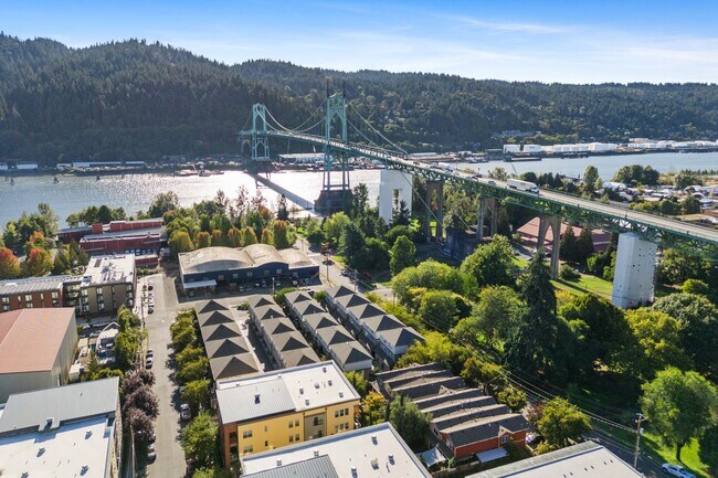 Building Photo - Cathedral Park Townhouse with BRAND-NEW Central A/C & Heat – 3 Bed, 2.5 Bath!