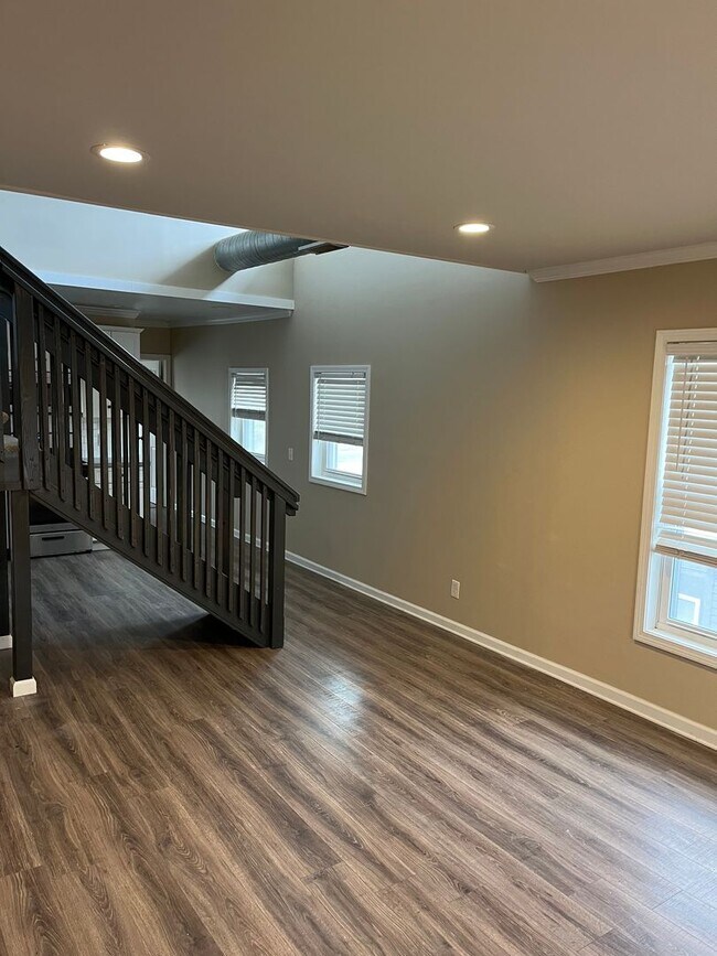 Building Photo - 1006 Lake Ave