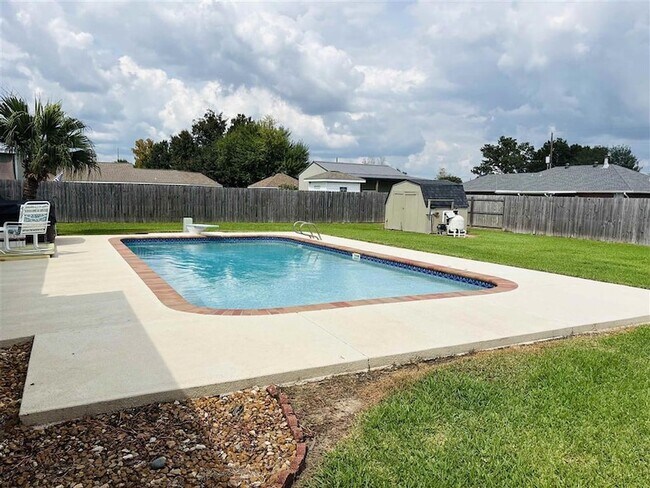 Building Photo - 5741 Barrett Ln