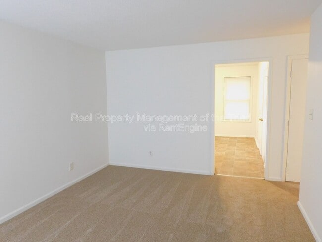 Building Photo - 2574 Green Oaks Ct SE
