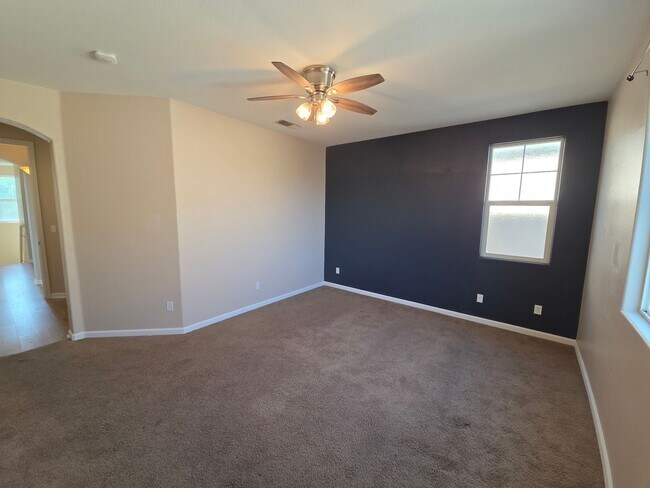 Building Photo - Gorgous 3 Bedroom 2/5 Bath home in HOA