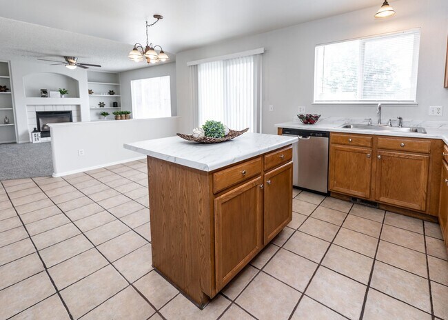 Building Photo - Newly Updated 4 Bed Home Centrally Located