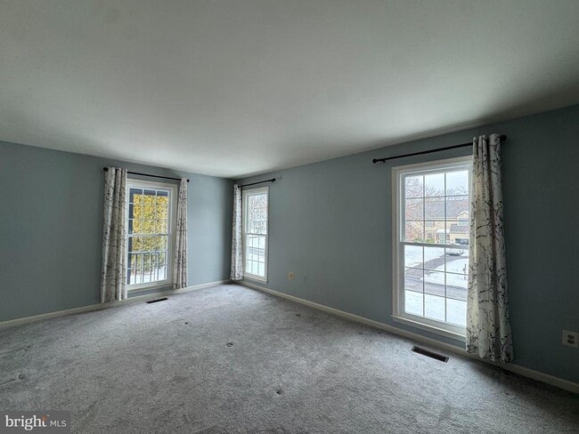 Building Photo - 15 Linden Hill Way SW