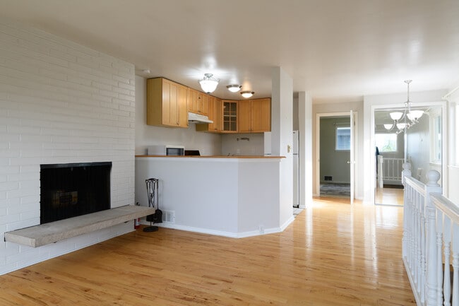 Building Photo - 901 5th Ave N