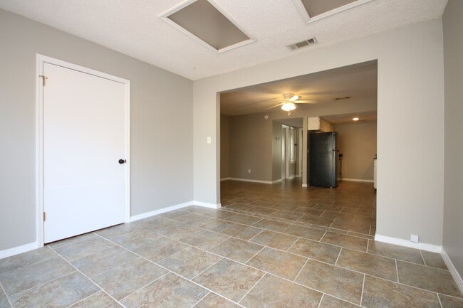 Building Photo - Southwest Pensacola Townhome Near NAS Pensacola with Granite Kitchen & Privacy-Fenced Patio