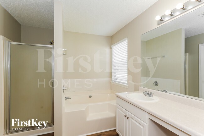 Building Photo - 1173 Round Table Ln