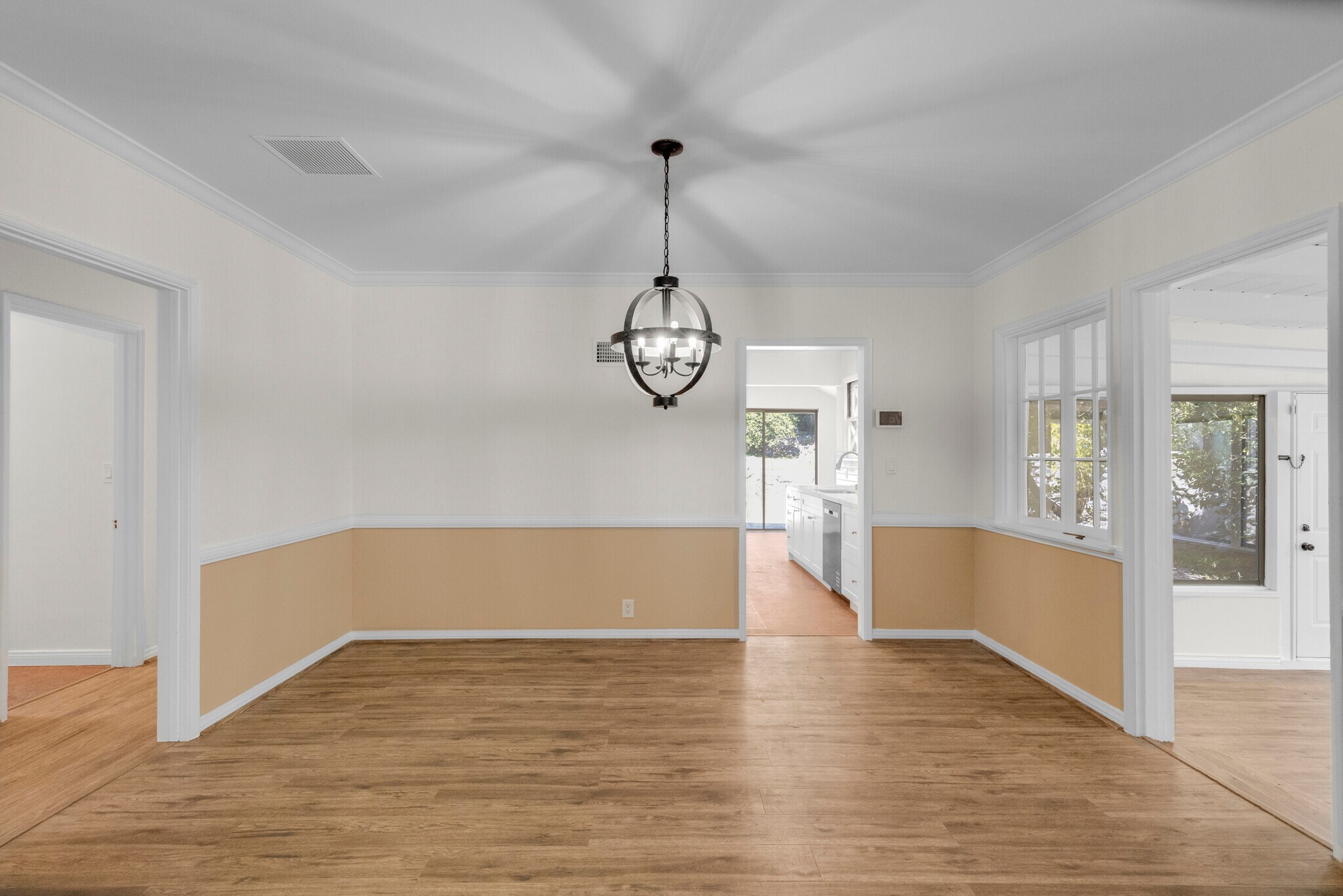 Building Photo - 2151 N Altadena Dr
