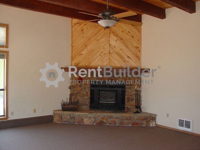 Building Photo - ***WINTER SPECIAL - LOWER RENT FOR 18 MONTH LEASE***