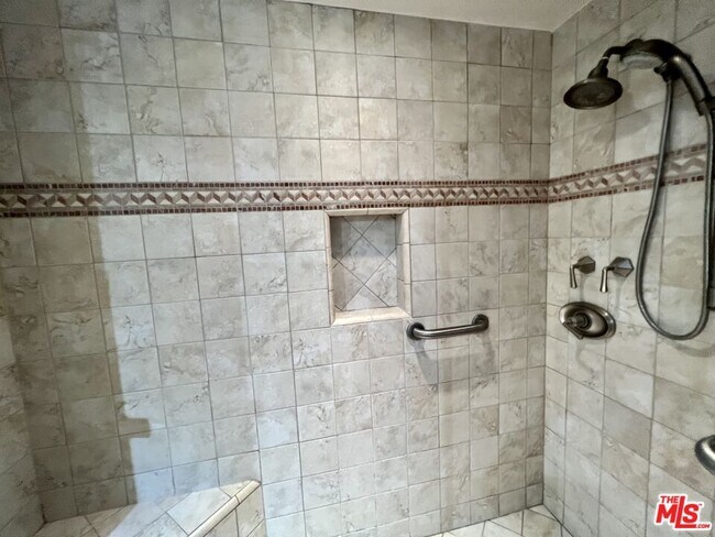 Building Photo - 1008 Westholme Ave