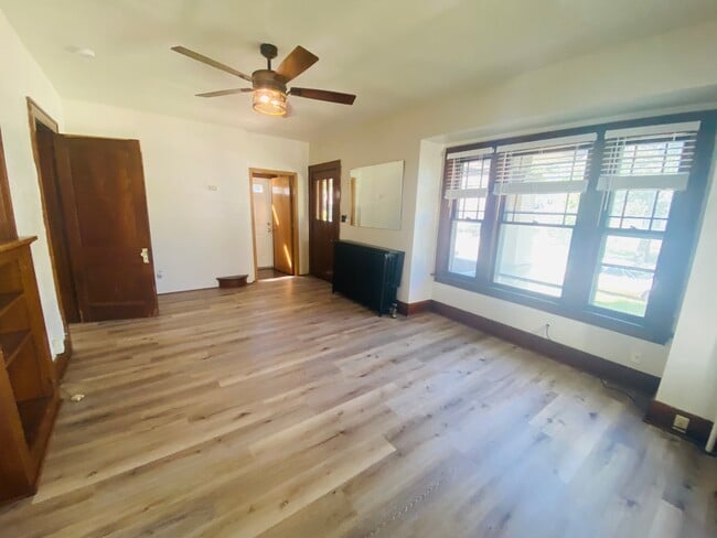 Building Photo - 509 E Davenport St