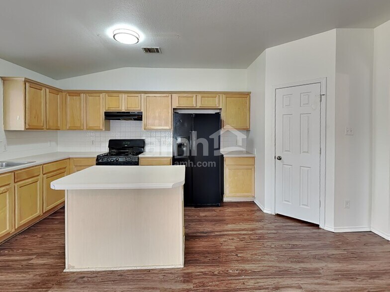 Building Photo - 2412 Hallie Ln