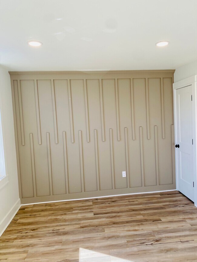 Building Photo - 11 E Walnut St