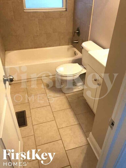 Building Photo - 430 E Clark St