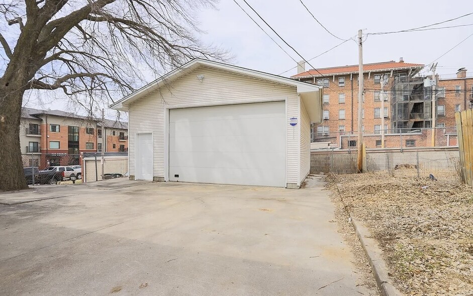 Building Photo - 626 S 36th St