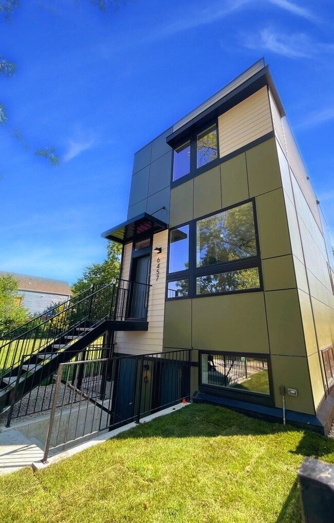 Primary Photo - 6457 S Rhodes Ave