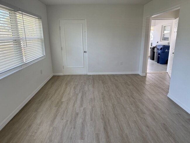 Building Photo - 2 Bedroom 1 Bath Home with Den/Office