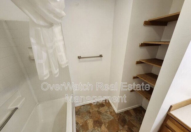 Building Photo - 9940 Grange Dr