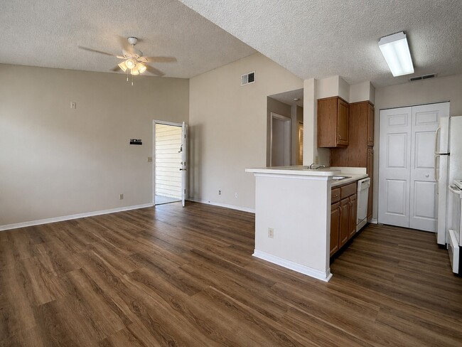 Building Photo - 1063 S Hiawassee Rd
