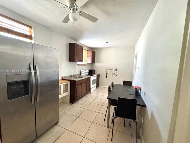 Building Photo - 465 NE 157th Ter