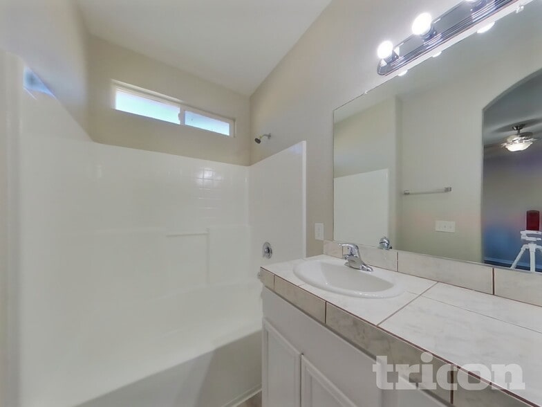 Building Photo - 757 Pino Ave