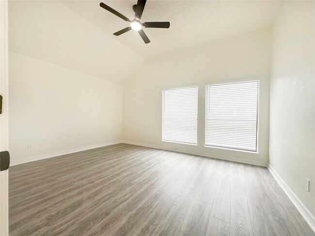 Building Photo - 9843 Stableway Dr