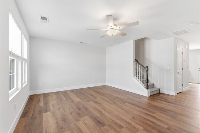 Building Photo - Beautiful 3 Bedroom 2.5 Bath Townhome in East Main Meadows