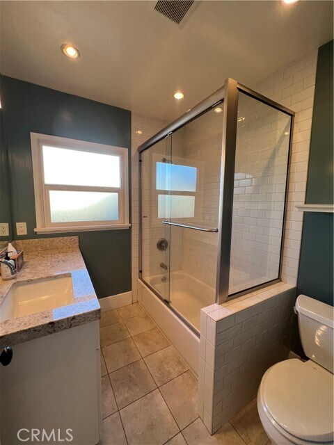 Building Photo - 702 N Bushnell Ave