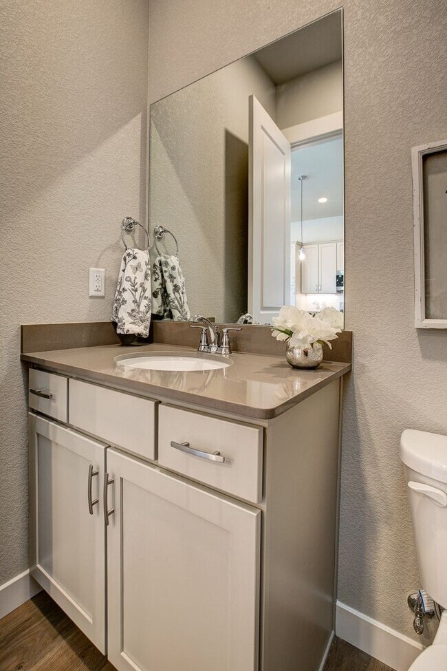 Building Photo - Mangold832 (KC-LN)