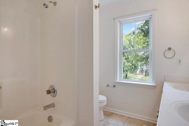 Building Photo - 12 Harvley St