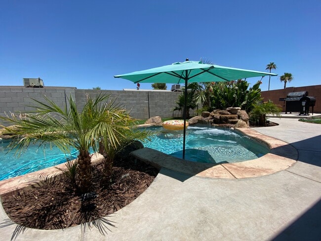 Building Photo - 7970 W Elm St