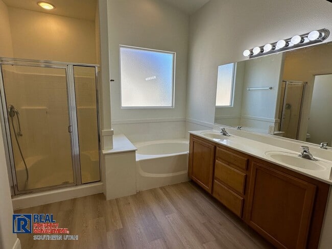 Building Photo - Charming Home is St. George