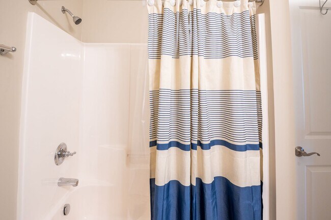 Building Photo - CALLING ALL GOLF ENTHUSIASTS!!! PERFECT OF...