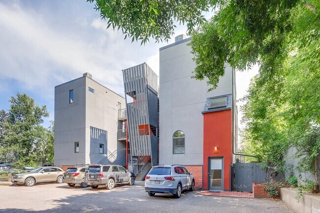 Primary Photo - Modern West End Pearl St. 1 Bed/1 Bath Con...