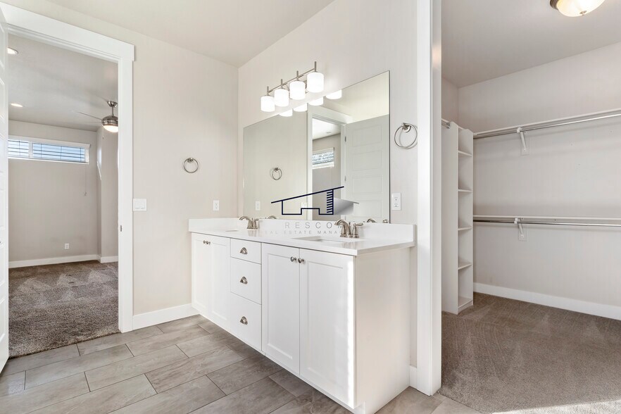 Building Photo - 369 W Clark Cir