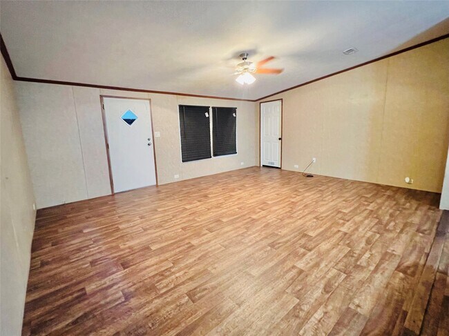 Building Photo - 16381 Hunters Green Dr