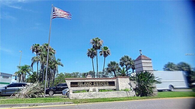 Entrance to Island Estates - 690 Island Way