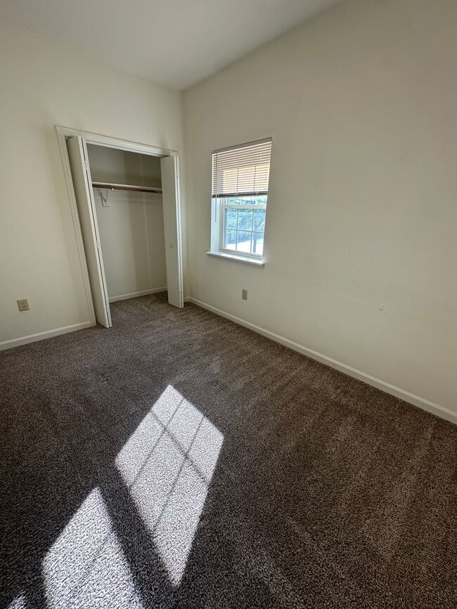 Building Photo - 526 E Main St