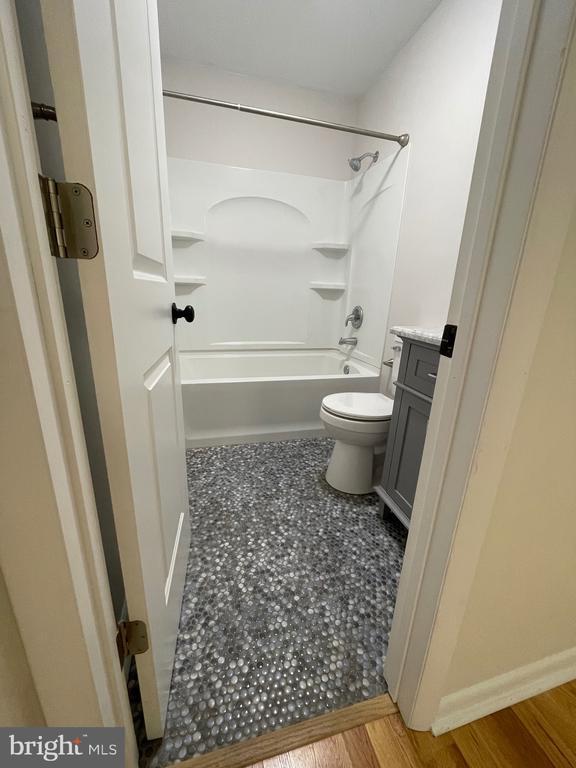 Building Photo - 136 Scott St