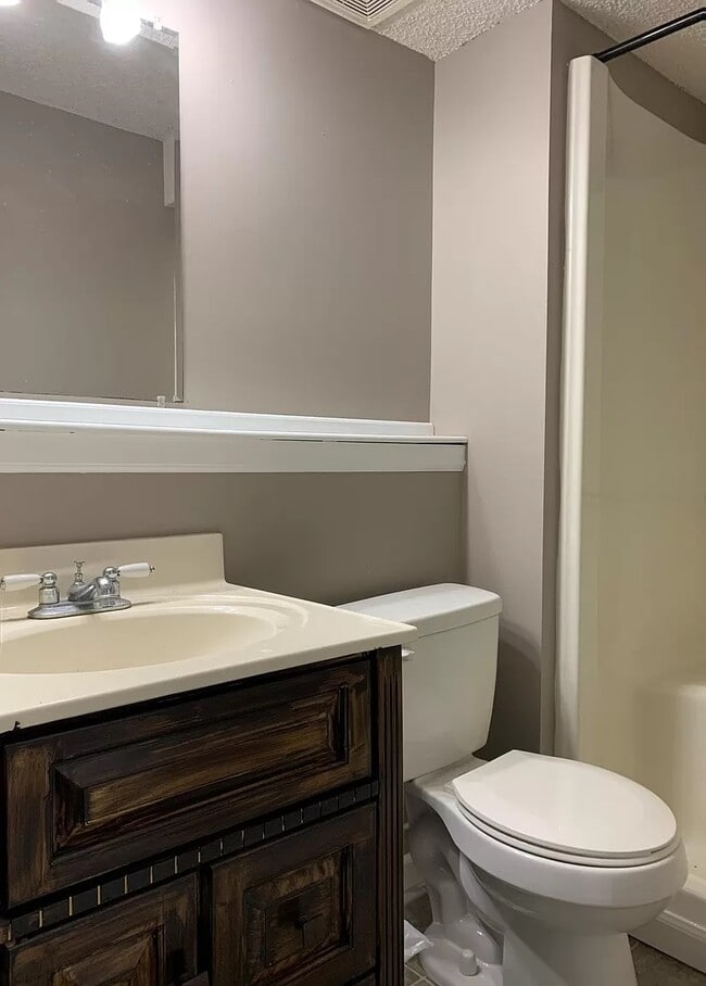 Building Photo - 601 SE 110th Rd