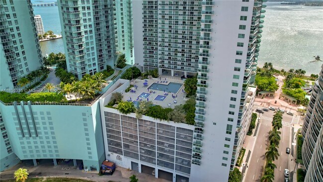 Building Photo - 1800 N Bayshore Dr