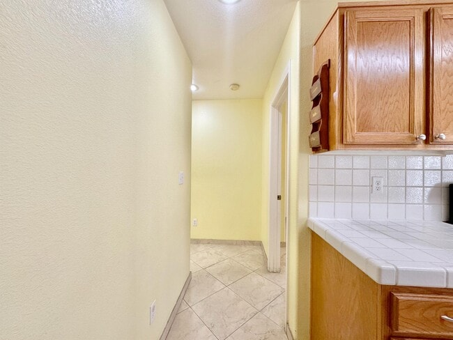 Building Photo - 8159 Dinsmore Dr
