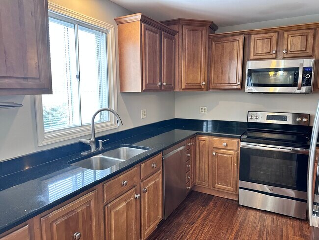 Building Photo - 2856 Evergreen Ln