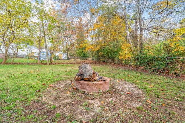 Building Photo - 2324 Greenfield Ln