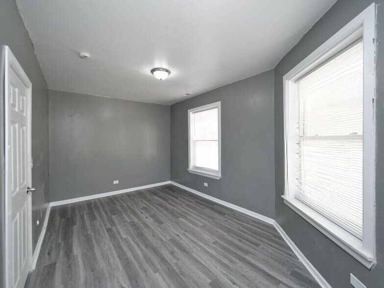 Building Photo - 346 N Laramie Ave