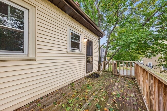 Building Photo - 27 Franklin St