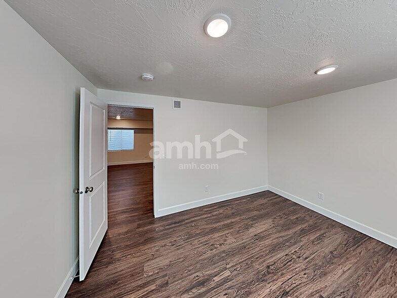 Building Photo - 7357 S Copper Rim Dr